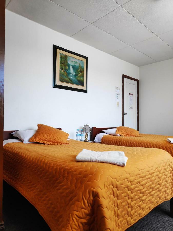 Hotel 9 De Octubre Quito Esterno foto